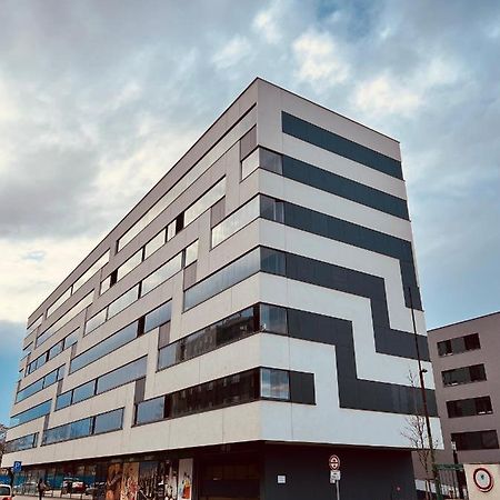 White Pearl Studio With Parking In Holesovice Prague Exterior photo