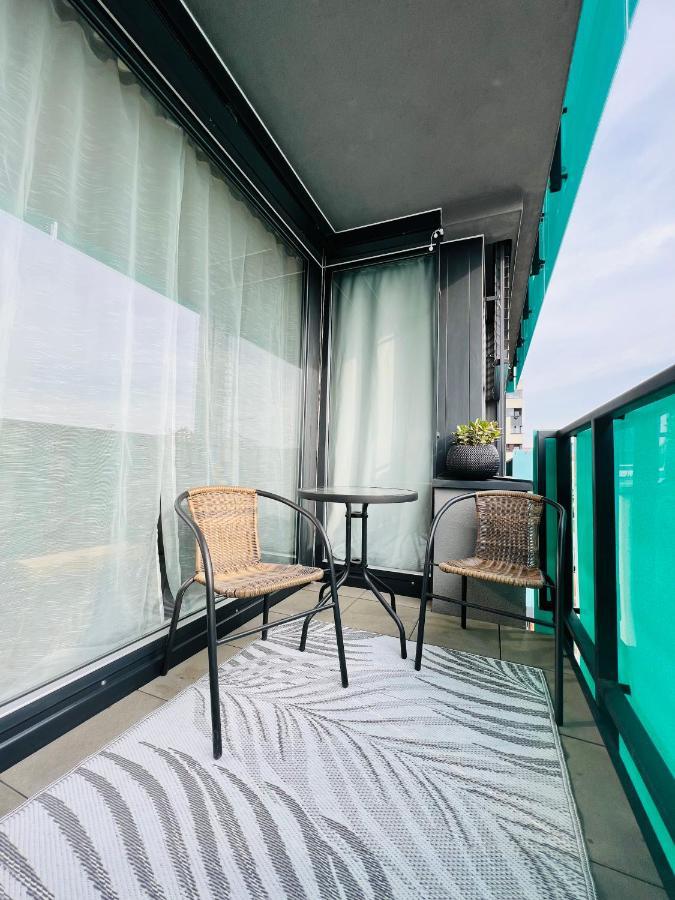 White Pearl Studio With Parking In Holesovice Prague Exterior photo