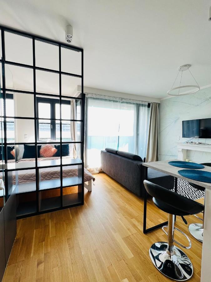 White Pearl Studio With Parking In Holesovice Prague Exterior photo